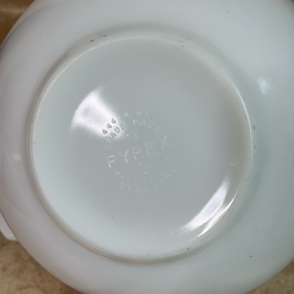 Vintage Pyrex Town and Country bowl - Picture 5 of 5